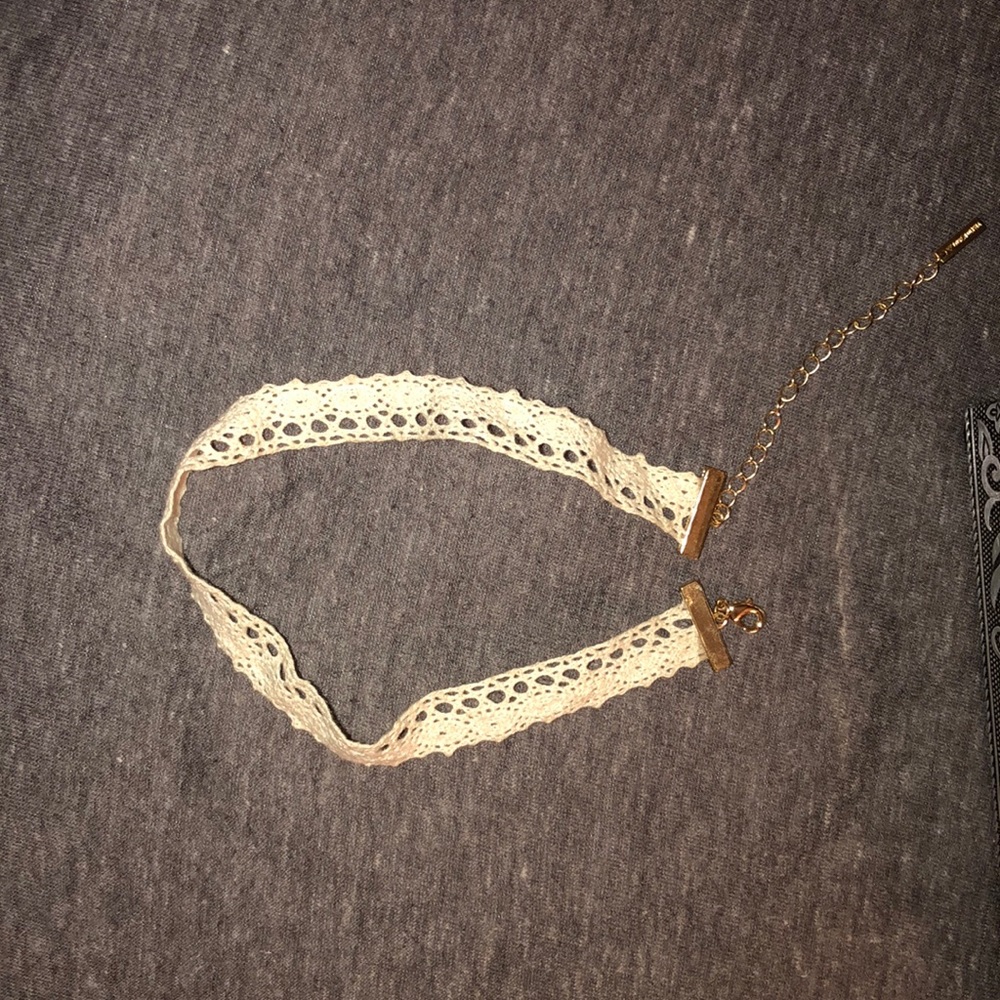 Lace choker